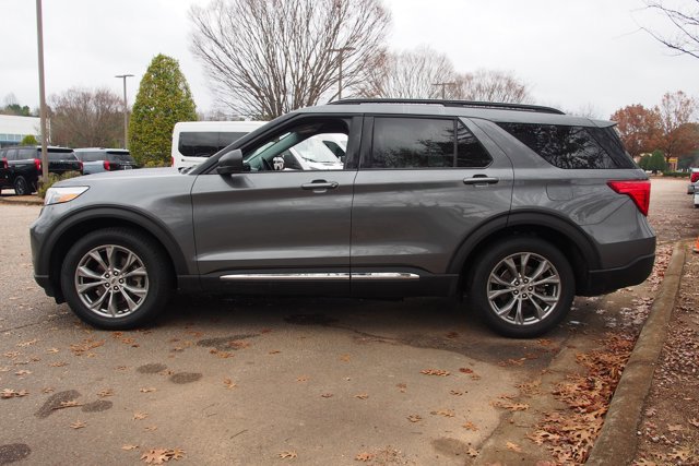 Certified 2022 Ford Explorer XLT w/ Equipment Group 202A image 4