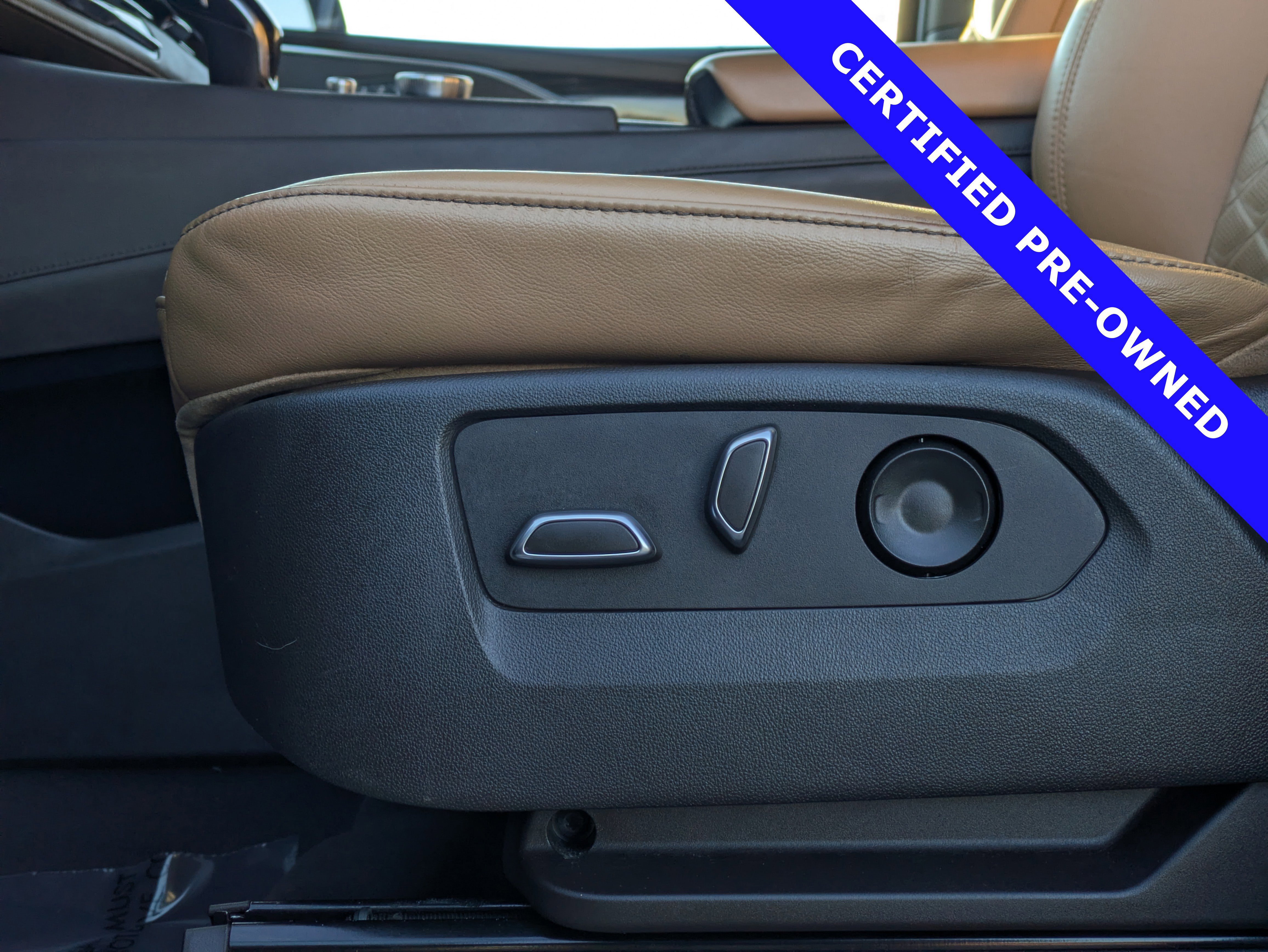 Used 2022 Cadillac Escalade Premium Luxury image 24