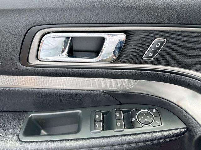 Certified 2018 Ford Explorer XLT w/ Equipment Group 202A AWD/4WD image 16