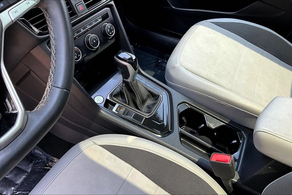 Used 2022 Volkswagen Taos SE w/ Panoramic Sunroof Package FWD image 19