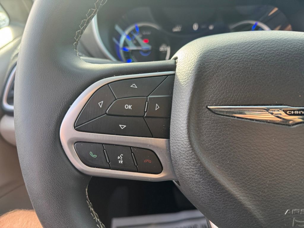 Used 2024 Chrysler Pacifica Limited FWD image 32