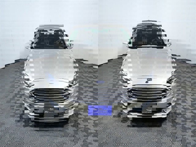 Certified 2017 Ford Fusion SE w/ Fusion SE Technology Package image 3