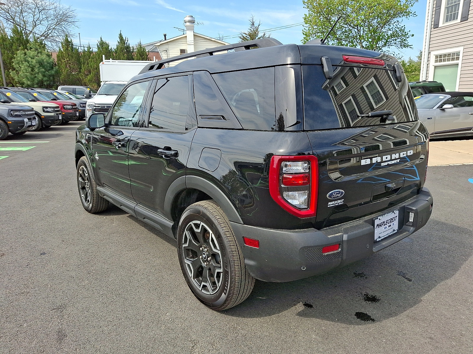 Certified 2025 Ford Bronco Sport Outer Banks w/ Outer Banks Tech Package+ AWD/4WD image 3