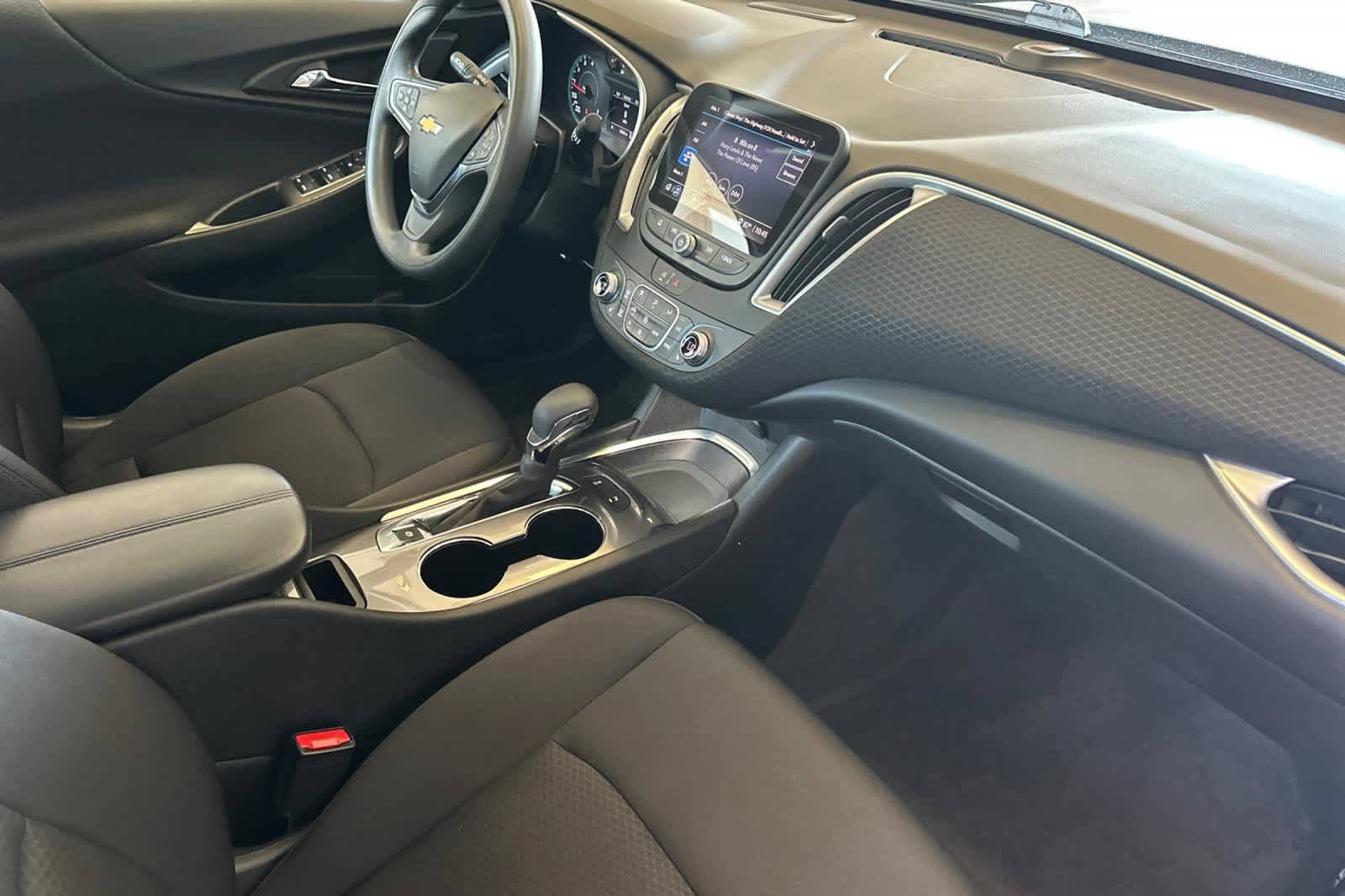 Used 2025 Chevrolet Malibu LT FWD image 16