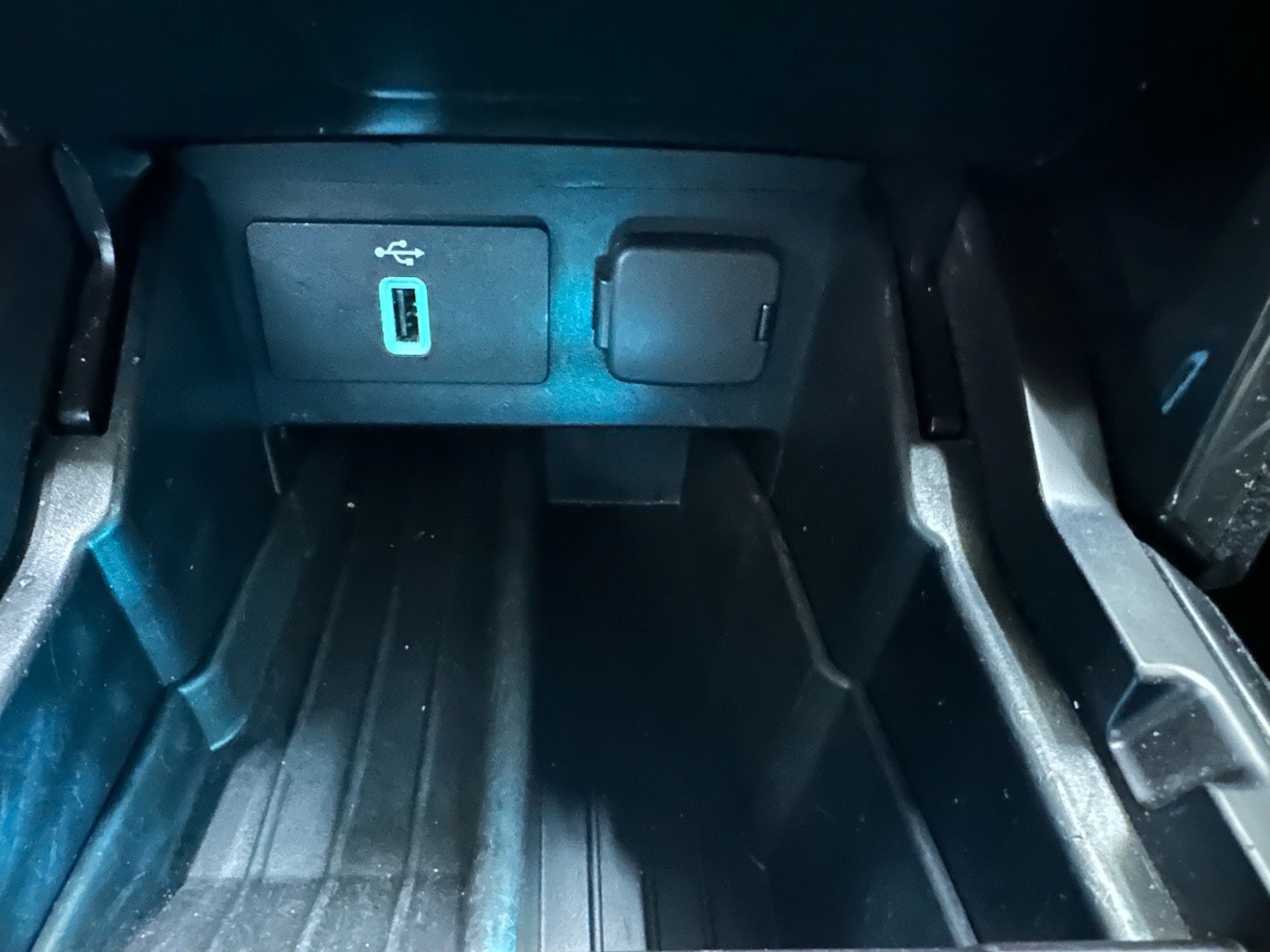 Certified 2019 Ford Explorer XLT w/ Equipment Group 201A FWD image 39