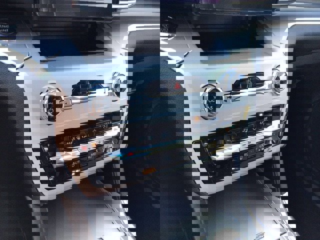 Certified 2022 Ford Explorer XLT w/ Equipment Group 202A image 17