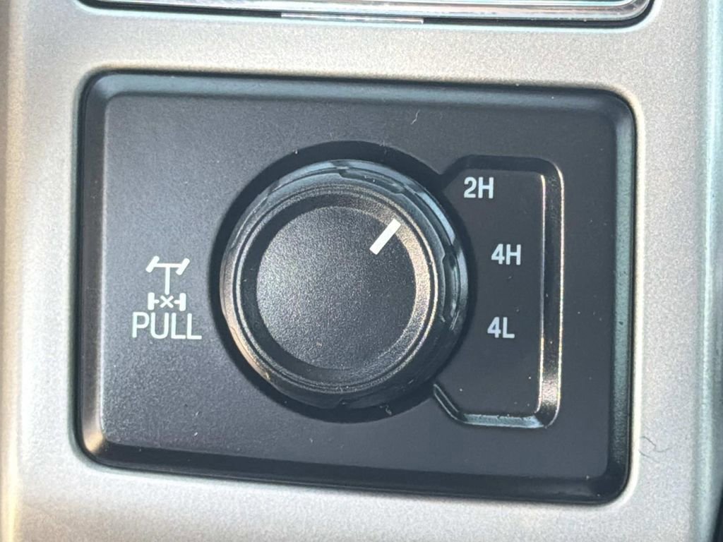 Certified 2020 Ford F250 Lariat w/ Tremor Off-Road Package image 17