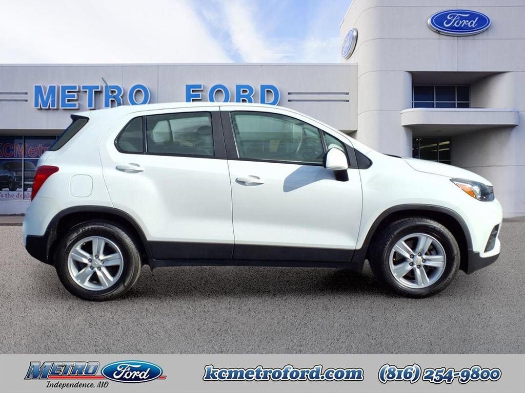 Used 2020 Chevrolet Trax LS FWD image 2