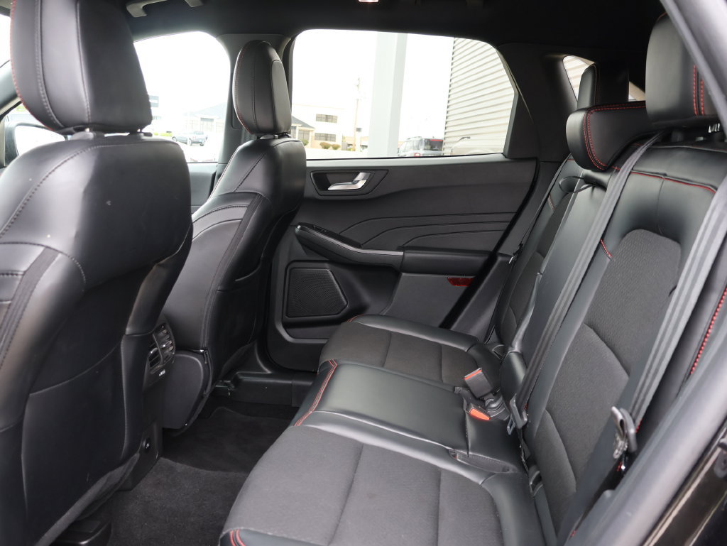 Certified 2025 Ford Escape ST-Line AWD/4WD image 17