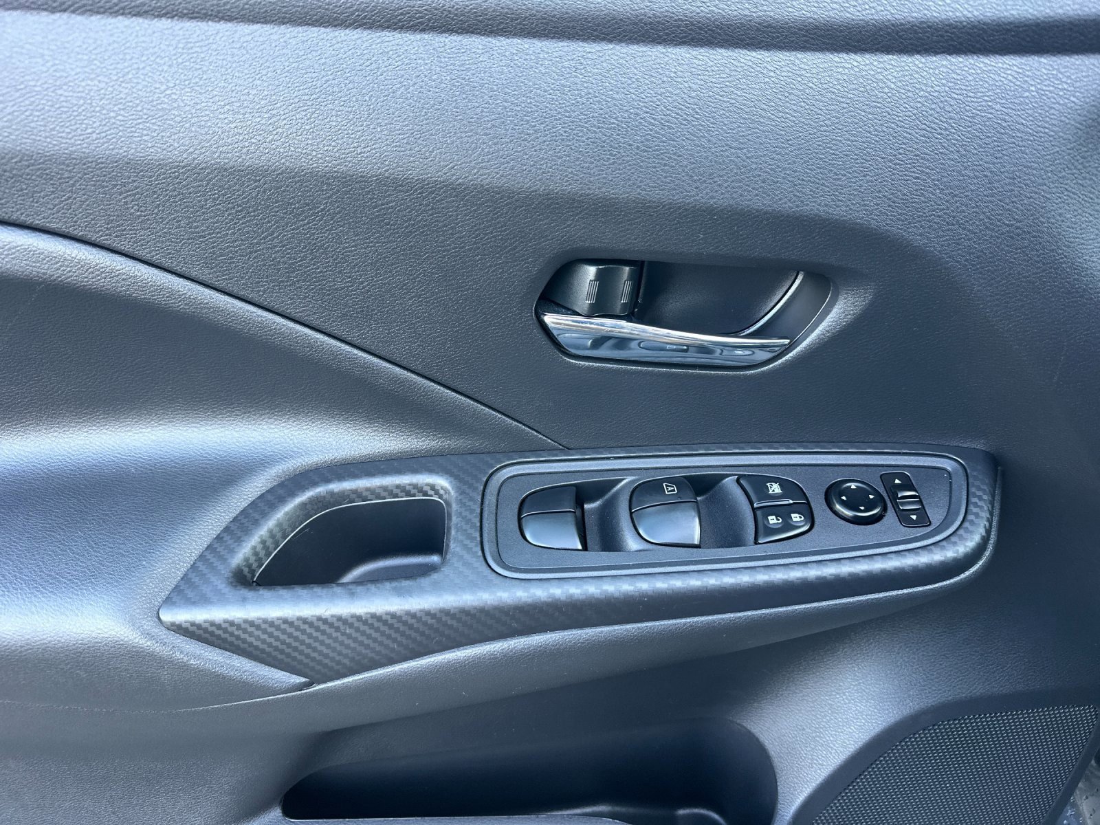 Used 2023 Nissan Versa SV image 10