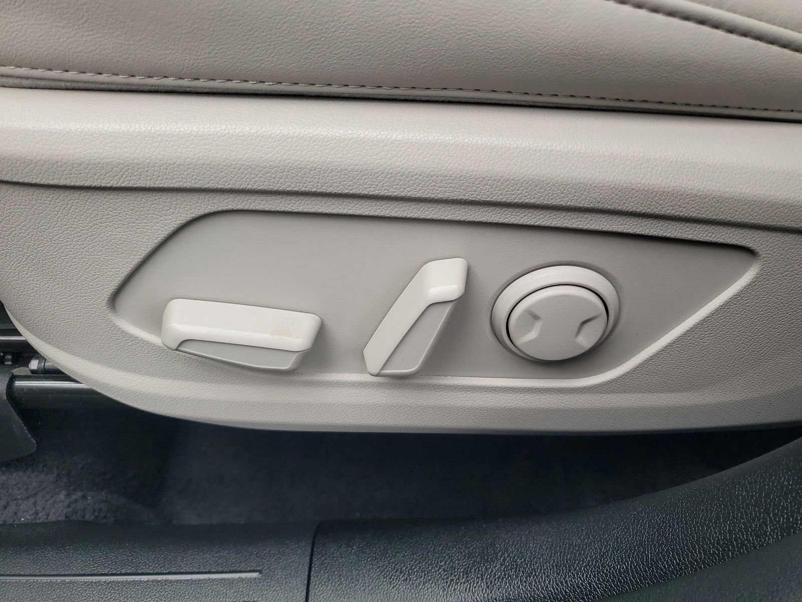 Used 2023 Kia Sorento SX image 19