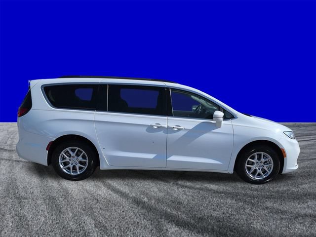 Used 2022 Chrysler Pacifica Touring-L FWD image 3