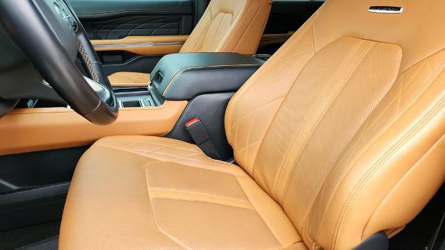 Certified 2023 Ford Expedition Platinum image 12