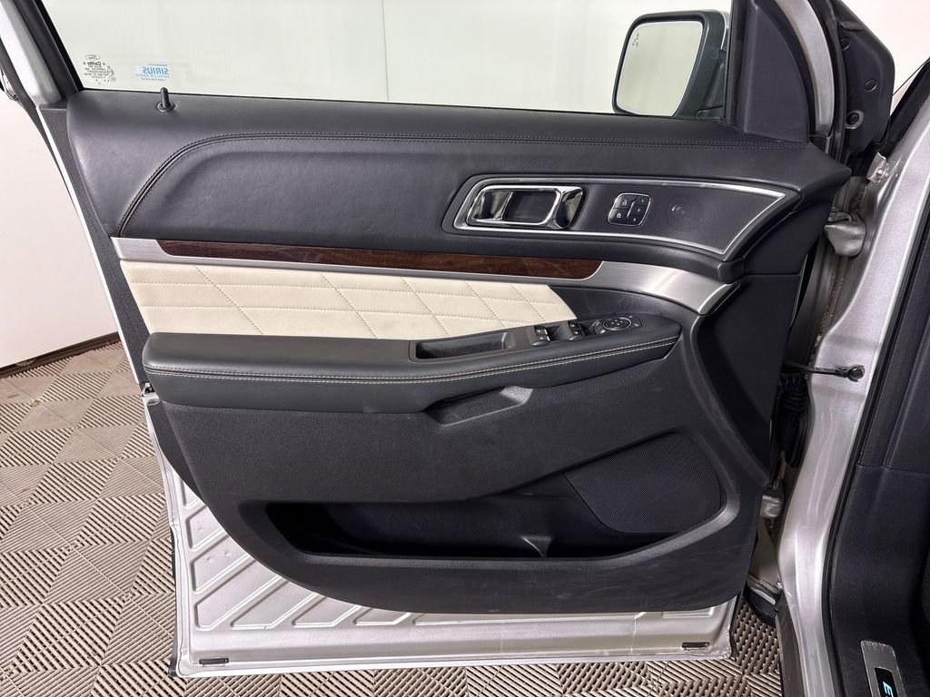Certified 2017 Ford Explorer Platinum image 25