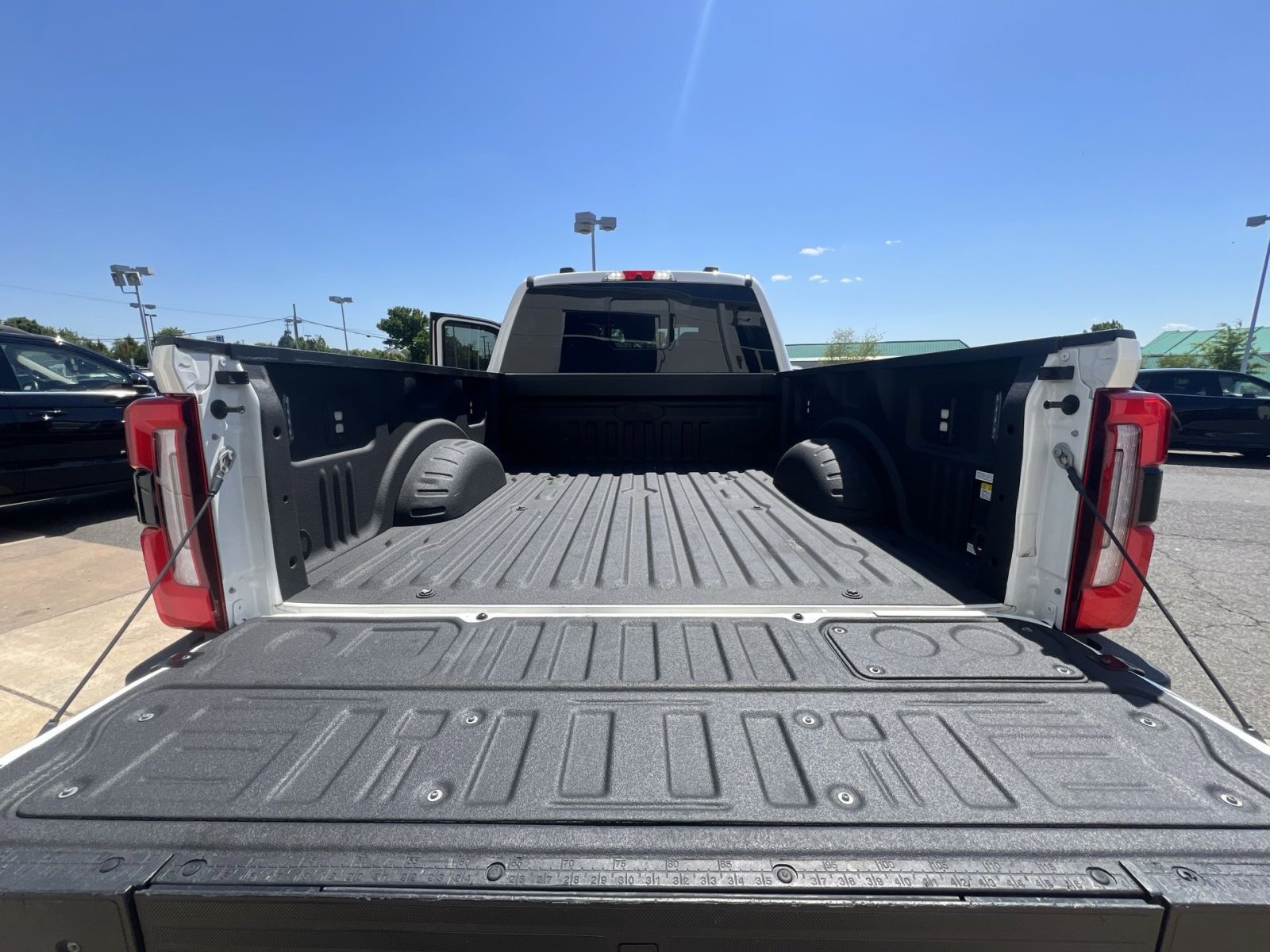 Certified 2024 Ford F250 Platinum w/ FX4 Off-Road Package AWD/4WD image 34