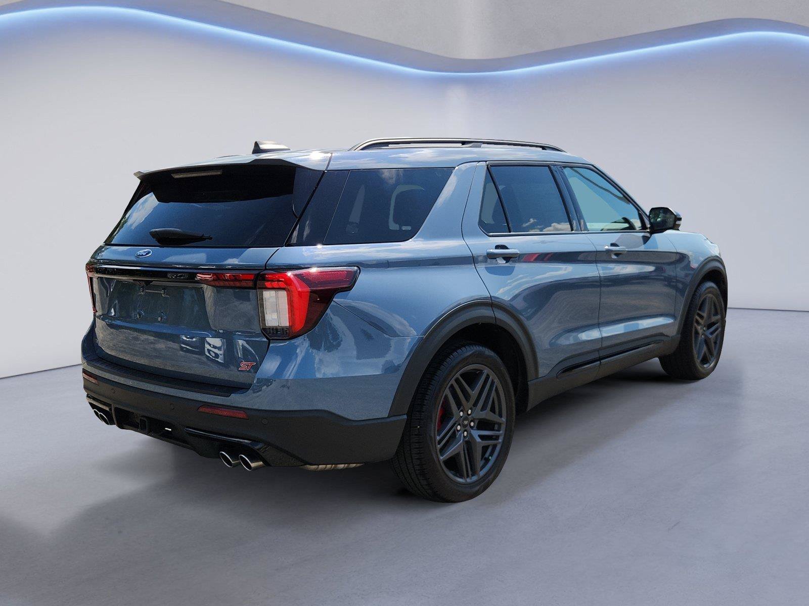 Certified 2025 Ford Explorer ST AWD/4WD image 3