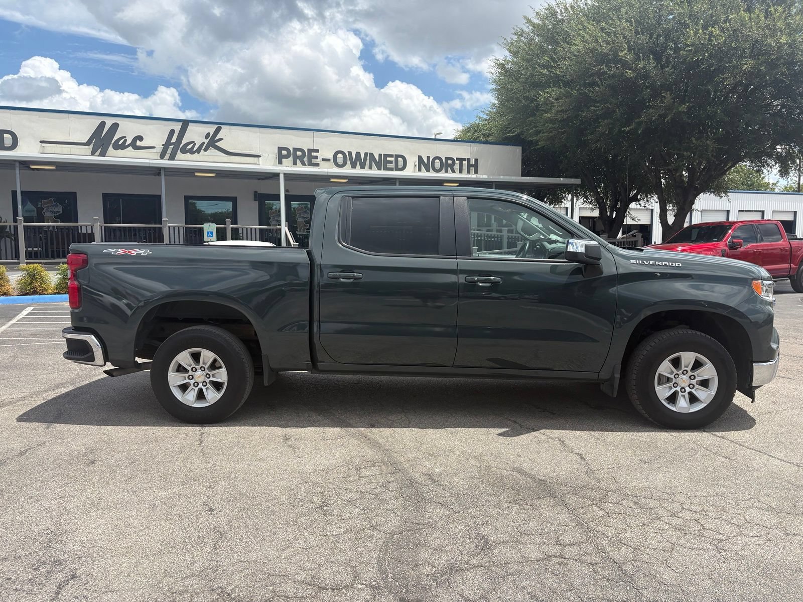 Used 2025 Chevrolet Silverado 1500 LT AWD/4WD image 2