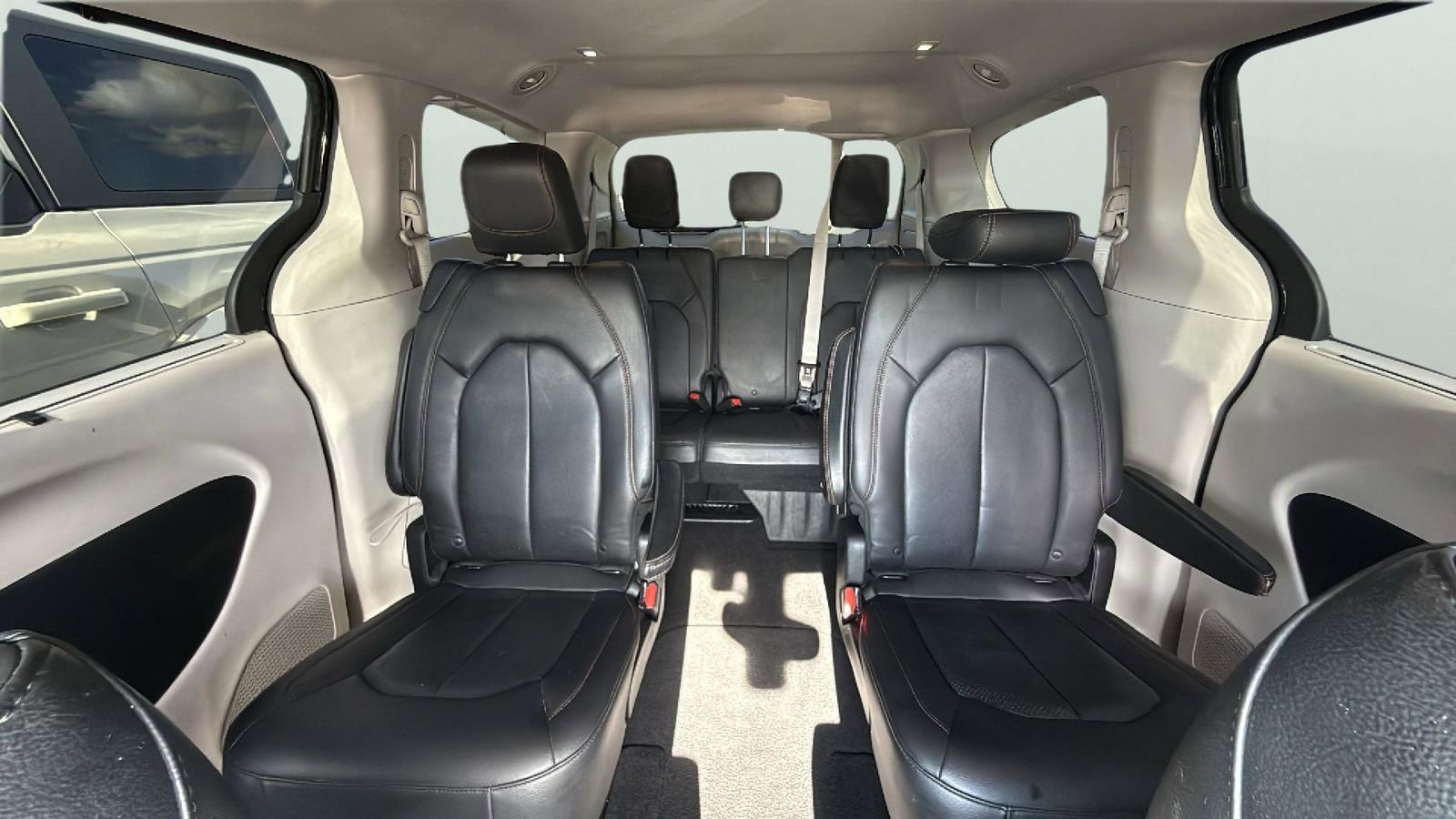 Used 2020 Chrysler Pacifica Touring-L FWD image 26