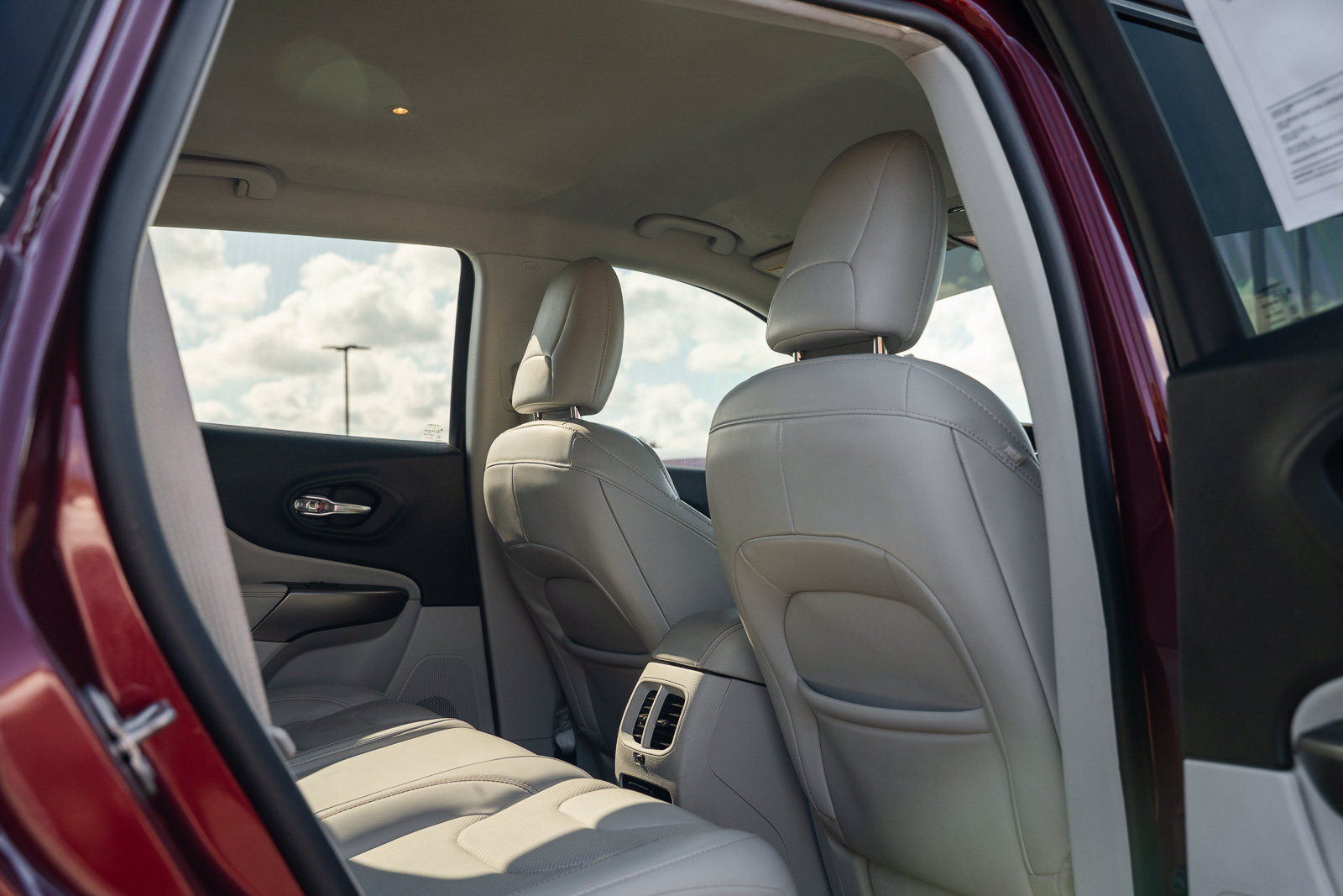 Used 2020 Jeep Cherokee Limited FWD image 17