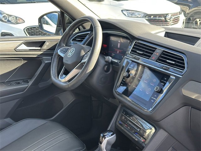Used 2023 Volkswagen Tiguan SE R-Line image 32