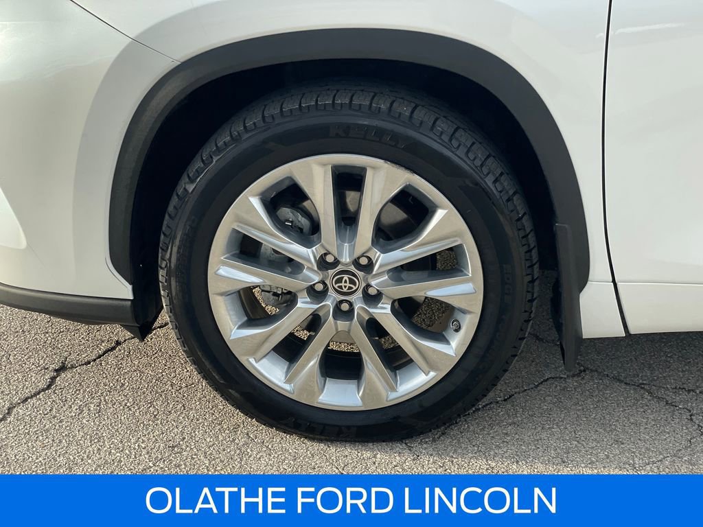 Used 2022 Toyota Highlander Limited image 32
