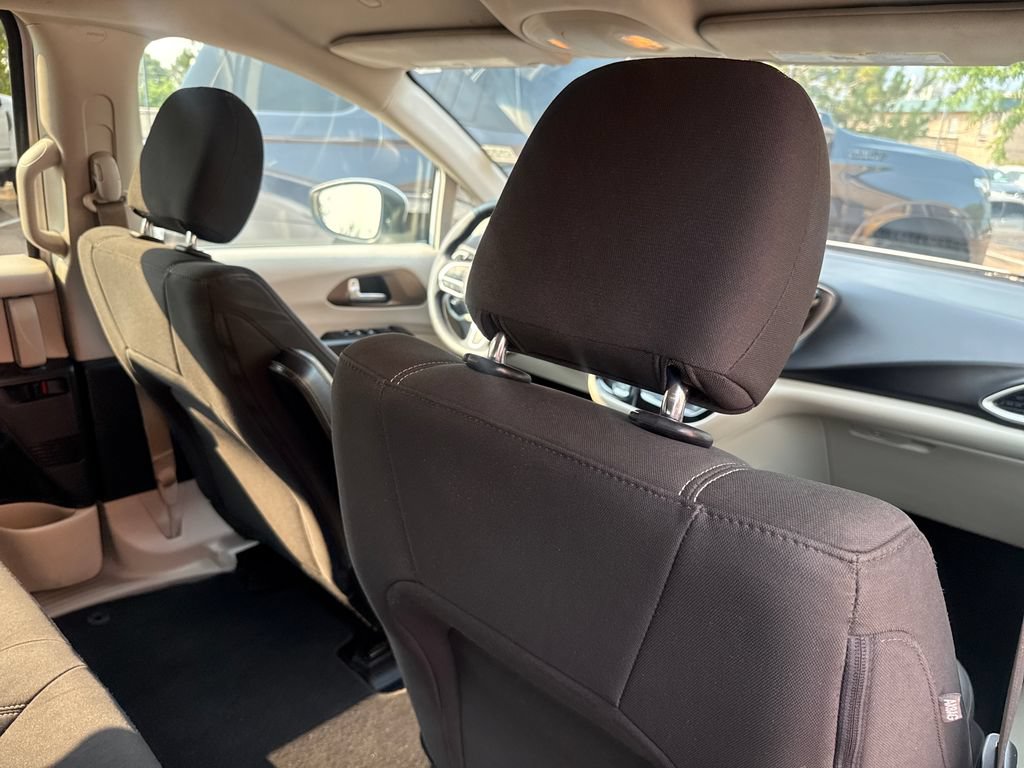 Used 2020 Chrysler Voyager L FWD image 26