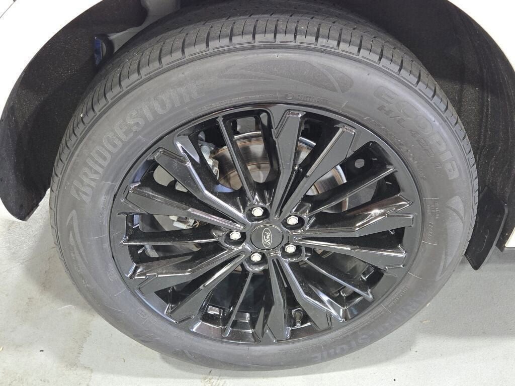 Certified 2023 Ford Escape ST-Line Elite AWD/4WD image 17