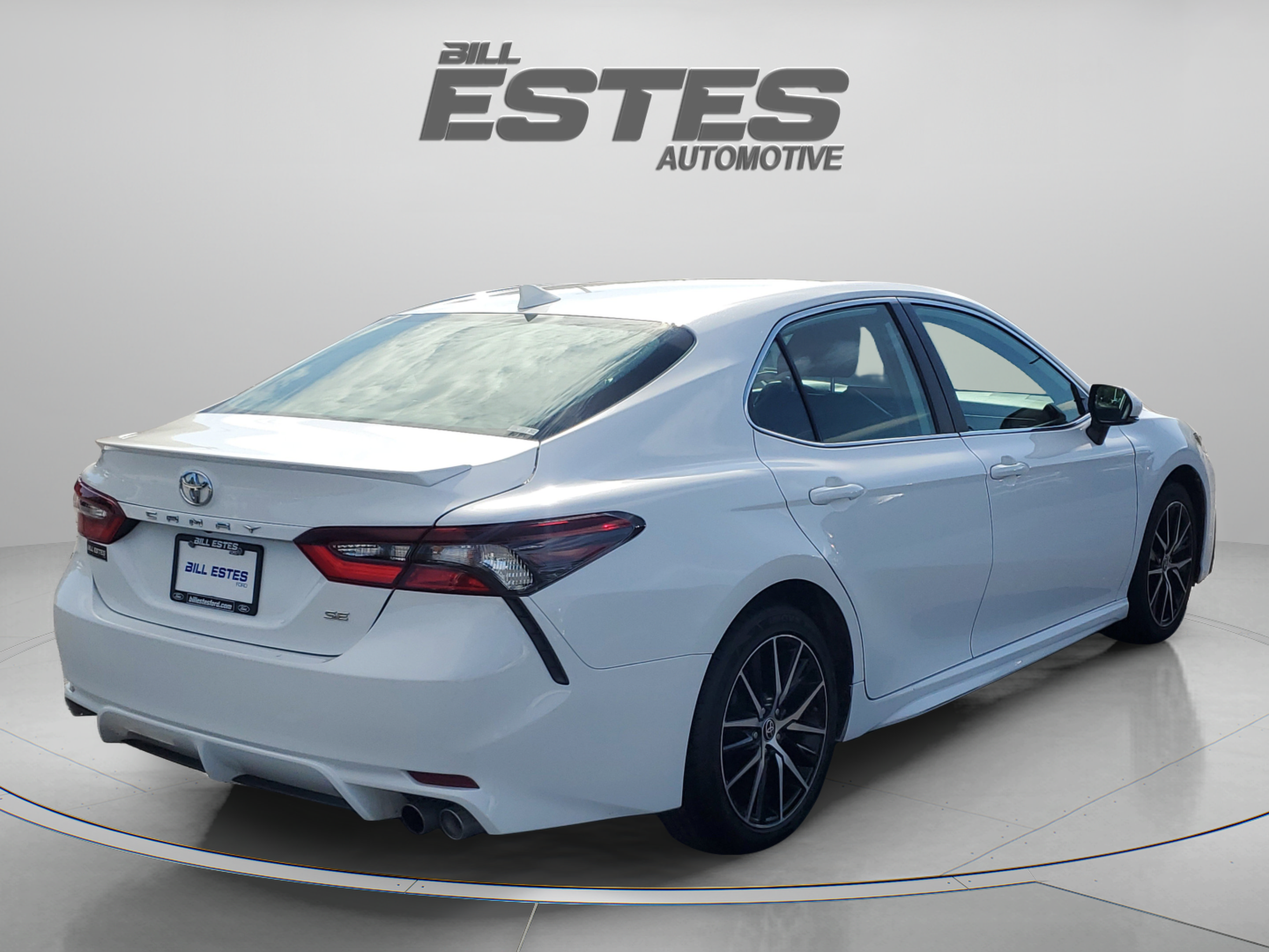 Used 2024 Toyota Camry SE FWD image 4
