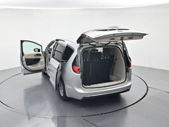 Used 2024 Chrysler Pacifica Touring-L FWD image 50