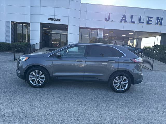 Certified 2022 Ford Edge Titanium AWD/4WD image 2
