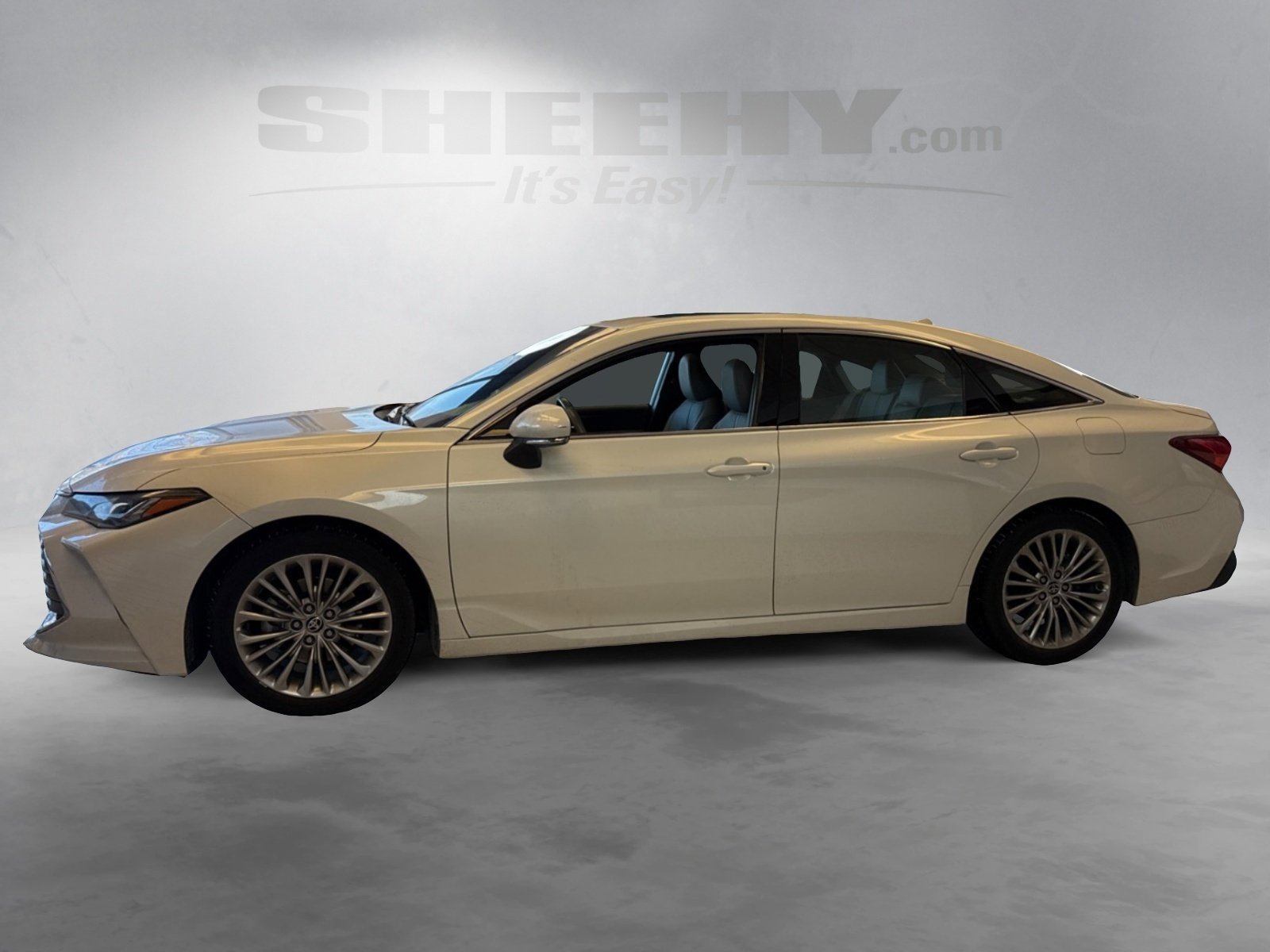 Used 2022 Toyota Avalon Limited w/ Advanced Safety Package image 2