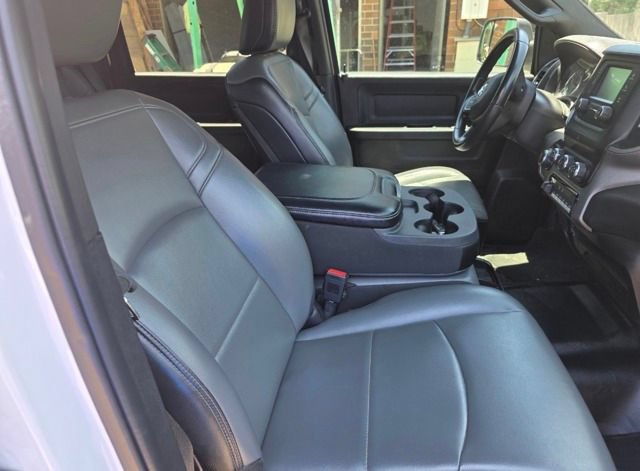 Used 2022 RAM 2500 Tradesman w/ Chrome Appearance Group AWD/4WD image 4