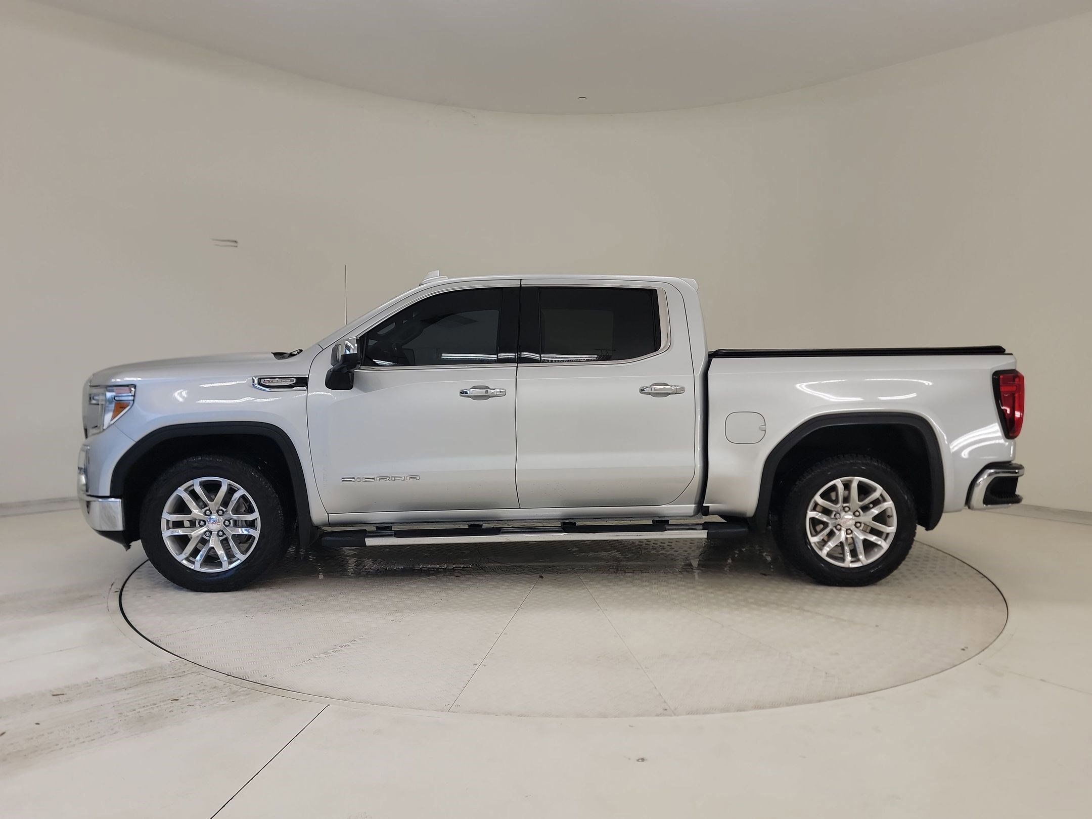 Used 2020 GMC Sierra 1500 SLT image 2