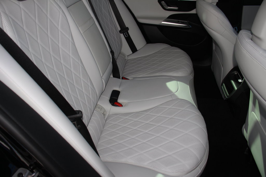 Used 2025 Mercedes-Benz E 350 Sedan image 25