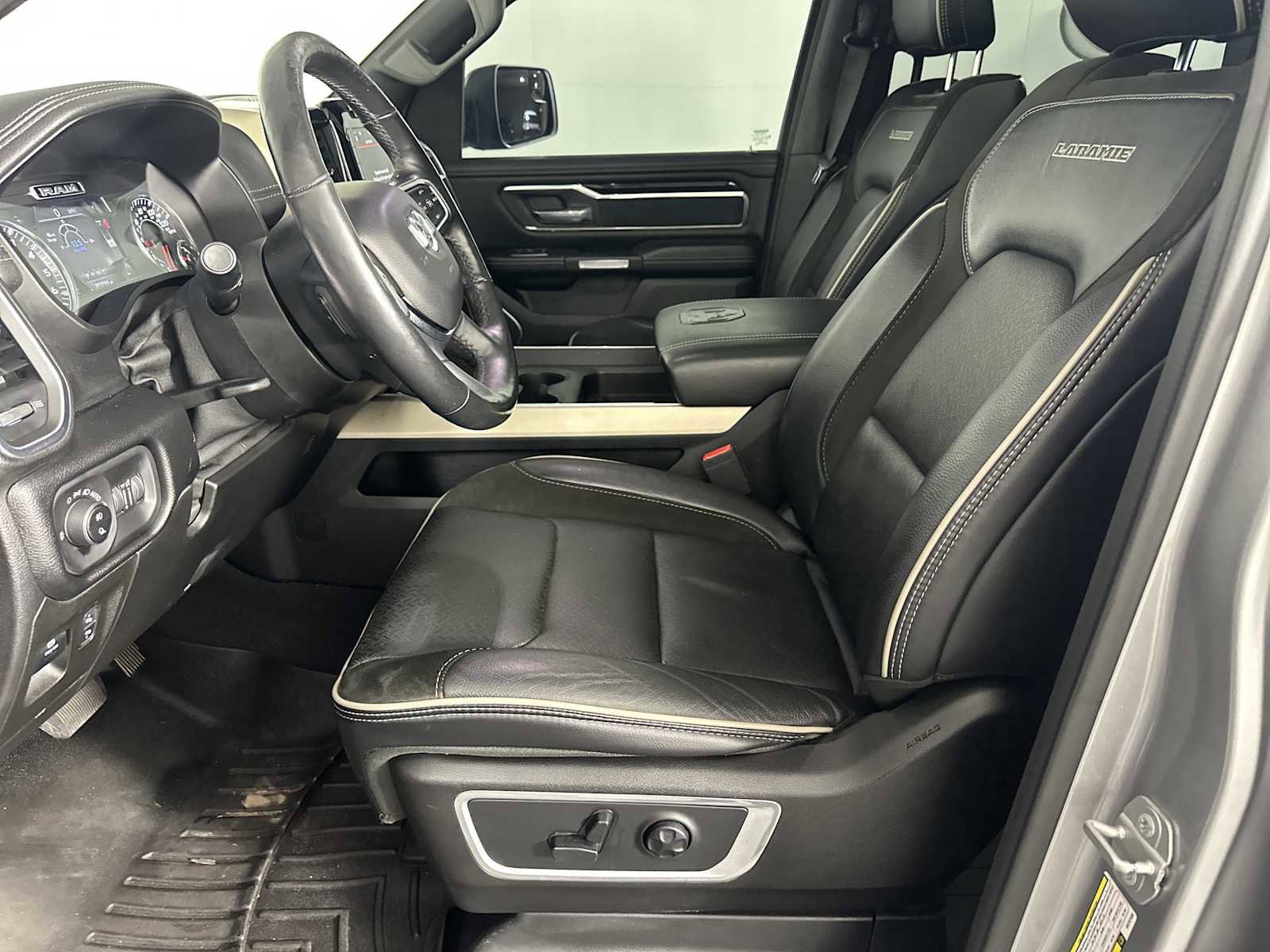 Used 2019 RAM 1500 Laramie w/ Sport Appearance Package image 7
