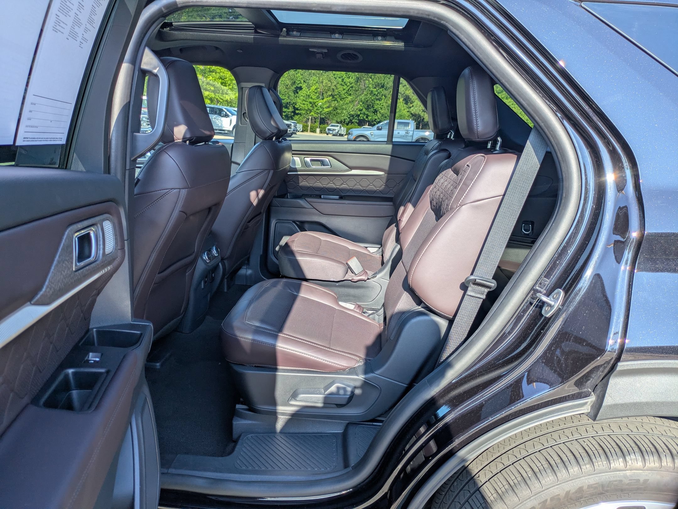 Certified 2025 Ford Explorer Platinum w/ LUX Leather Package AWD/4WD image 29
