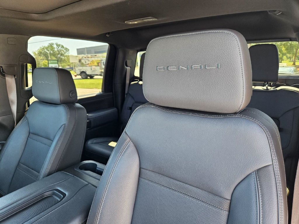 Used 2022 GMC Sierra 3500 Denali w/ Denali Ultimate Package AWD/4WD image 22