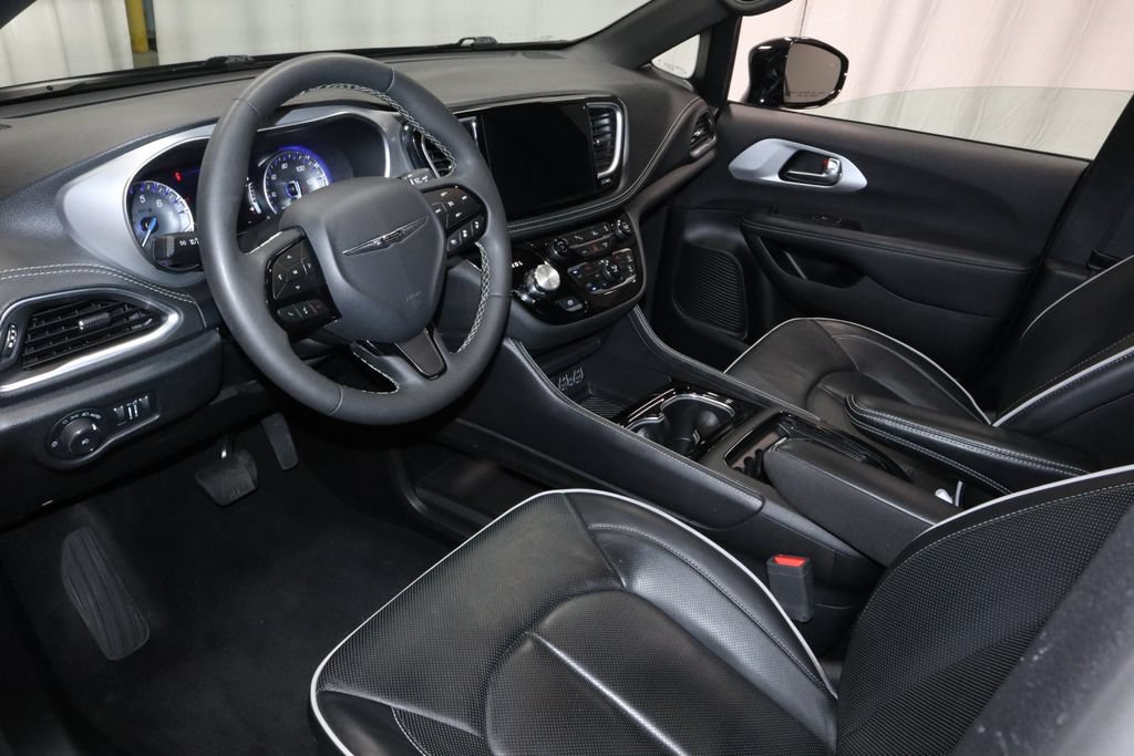 Used 2025 Chrysler Pacifica Limited FWD image 25