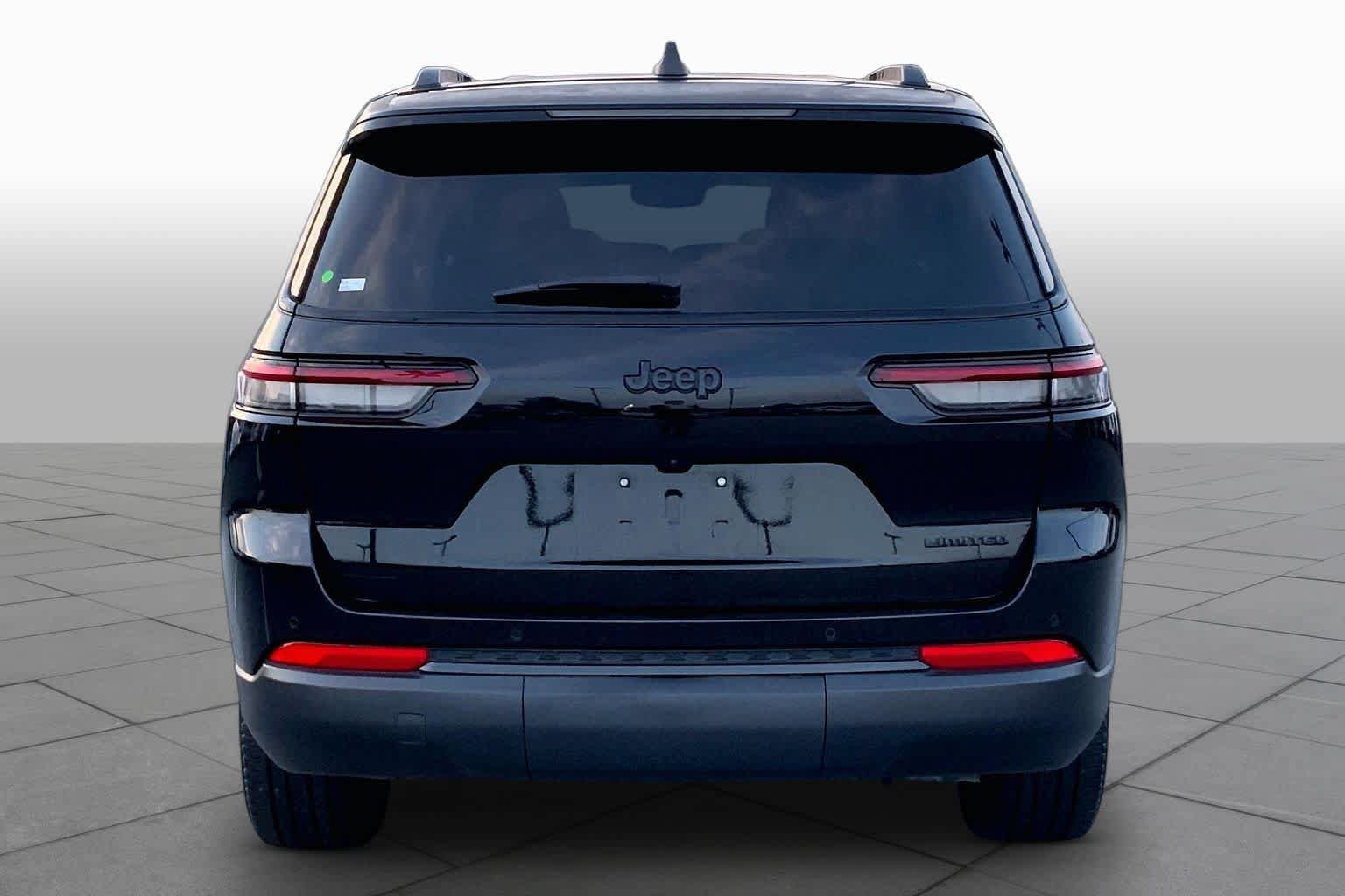 Used 2024 Jeep Grand Cherokee L Limited w/ Black Appearance Package RWD image 5