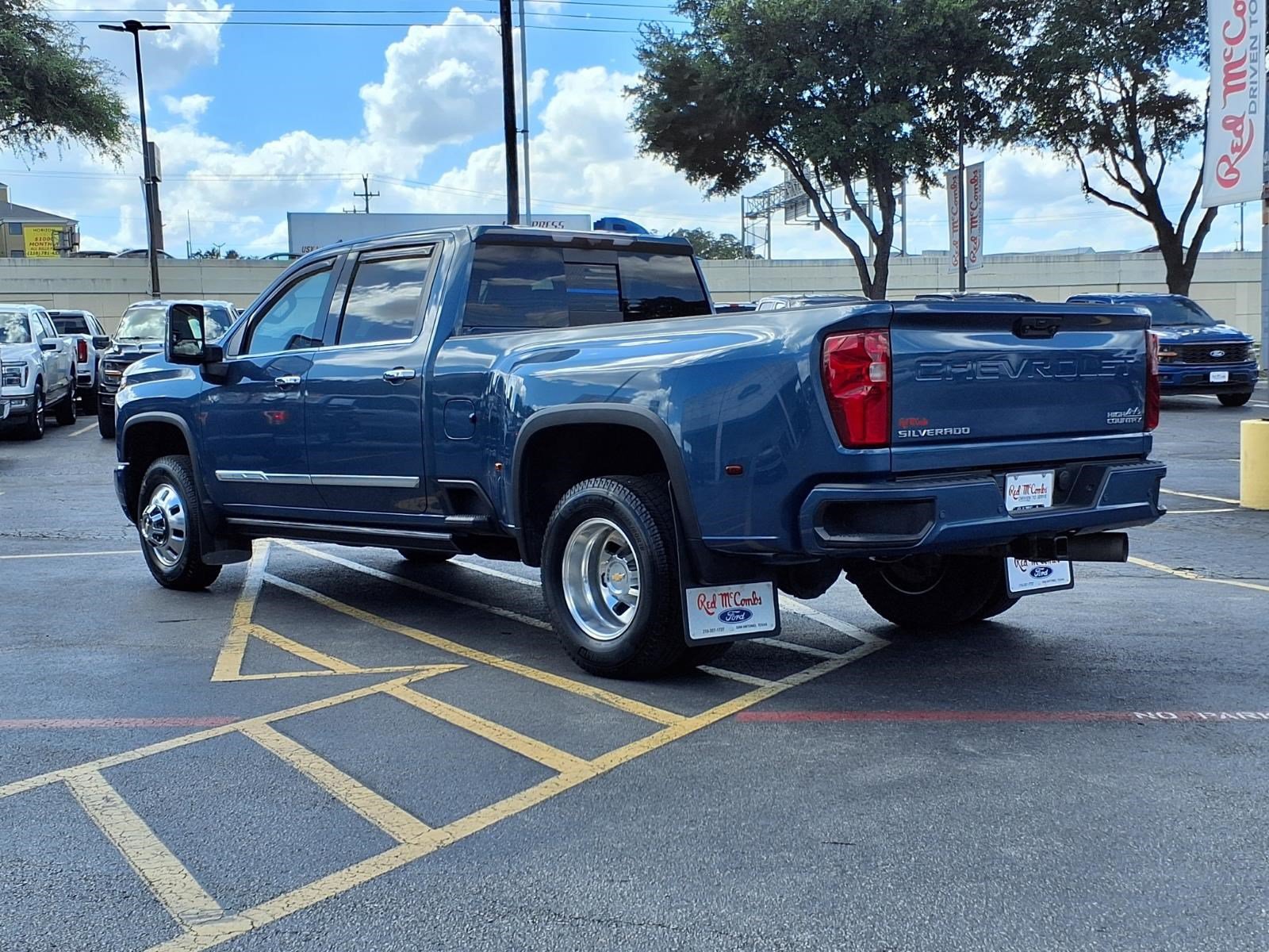 Used 2024 Chevrolet Silverado 3500 High Country w/ High Country Premium Package AWD/4WD image 8