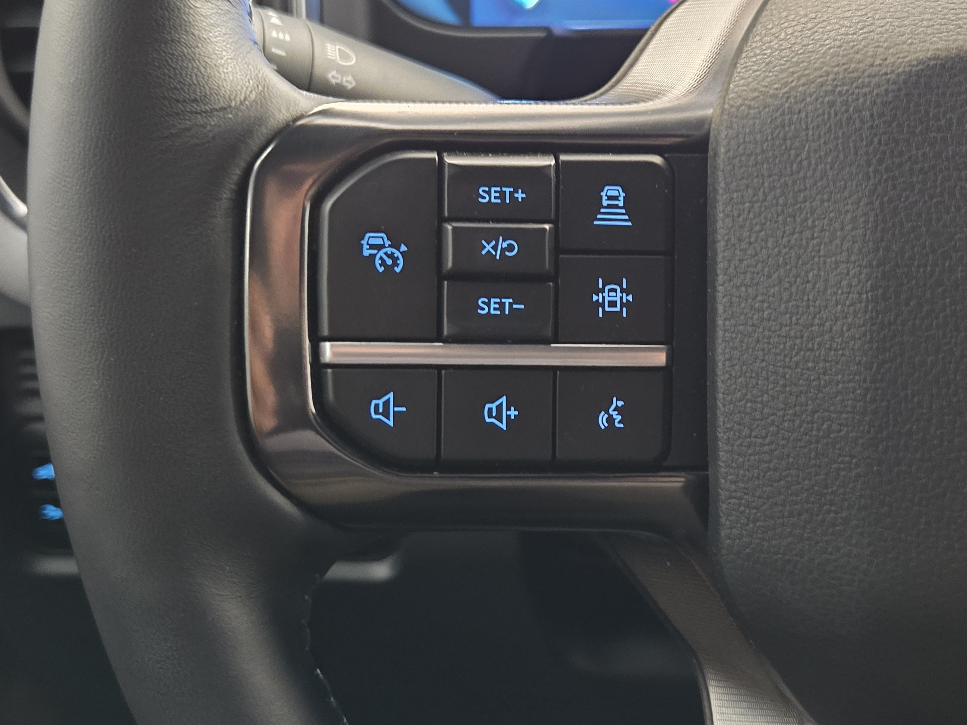 Certified 2025 Ford F250 Platinum w/ Tremor Off-Road Package AWD/4WD image 26