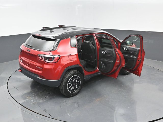 Used 2025 Jeep Compass Trailhawk AWD/4WD image 29