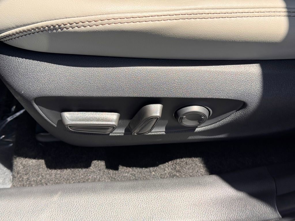 Used 2025 Toyota RAV4 XLE Premium AWD/4WD image 18