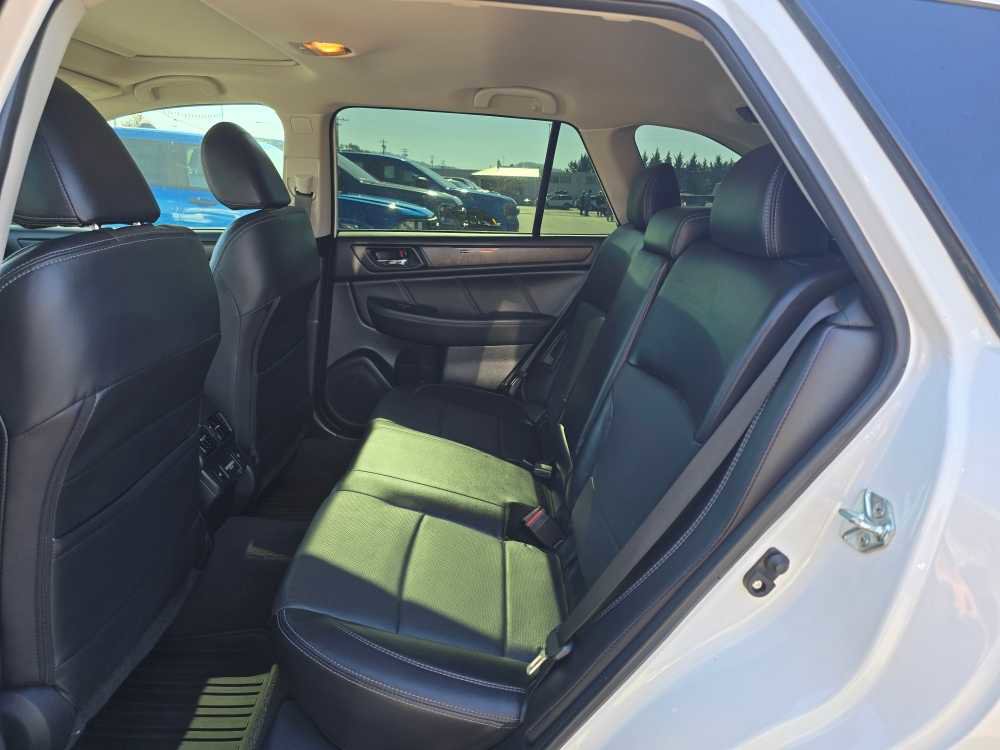 Used 2018 Subaru Outback 3.6R Limited image 16