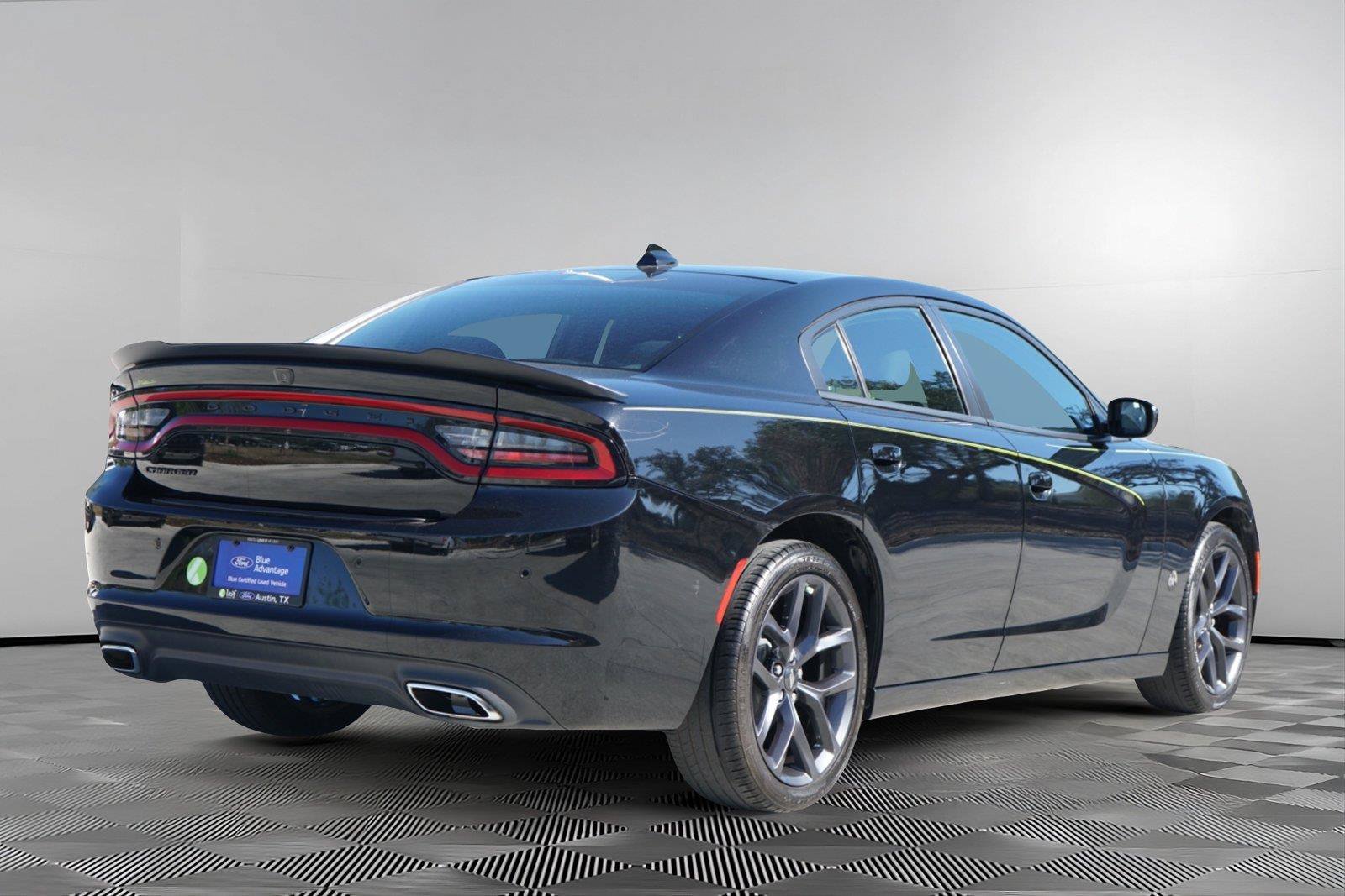 Used 2023 Dodge Charger SXT w/ Blacktop Package RWD image 5