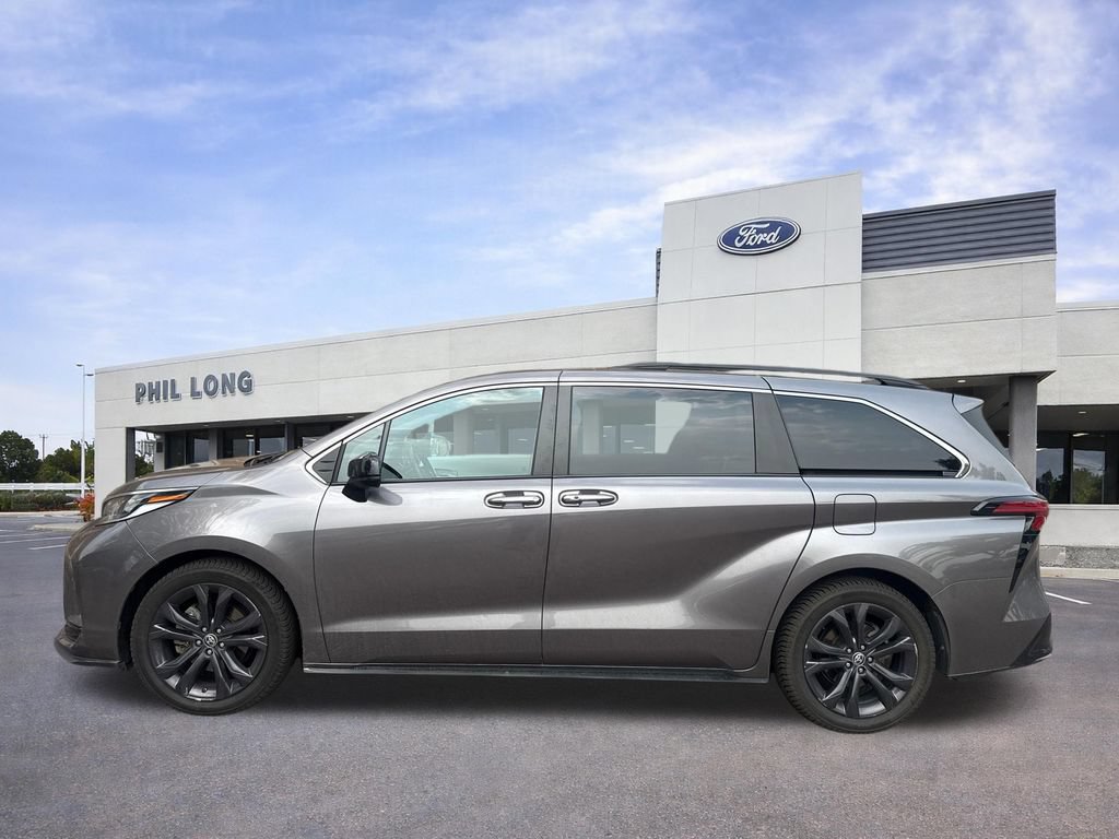 Used 2022 Toyota Sienna XSE w/ XSE Plus Package FWD image 6