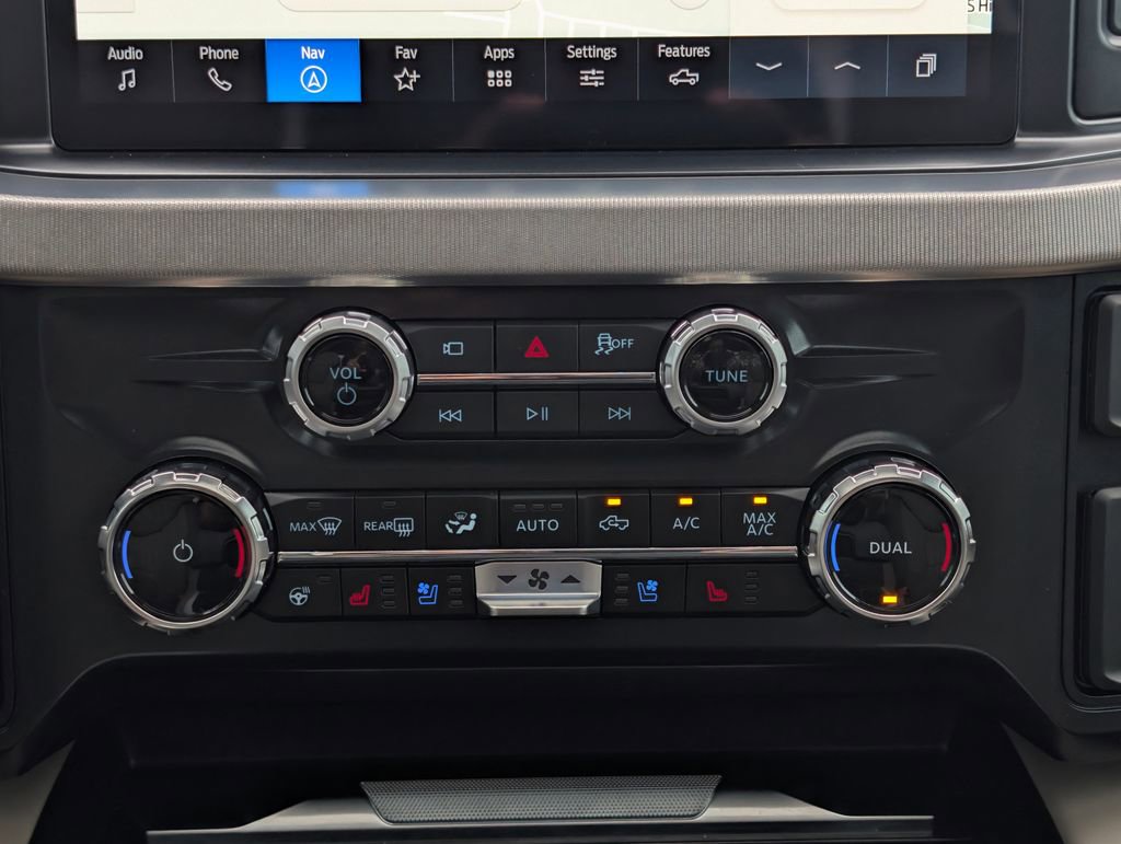 Certified 2025 Ford F350 Platinum w/ Platinum Plus Package AWD/4WD image 16