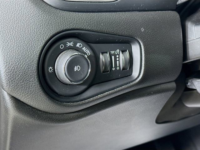 Used 2018 Jeep Renegade Limited w/ UConnect 8.4 Nav Group image 10