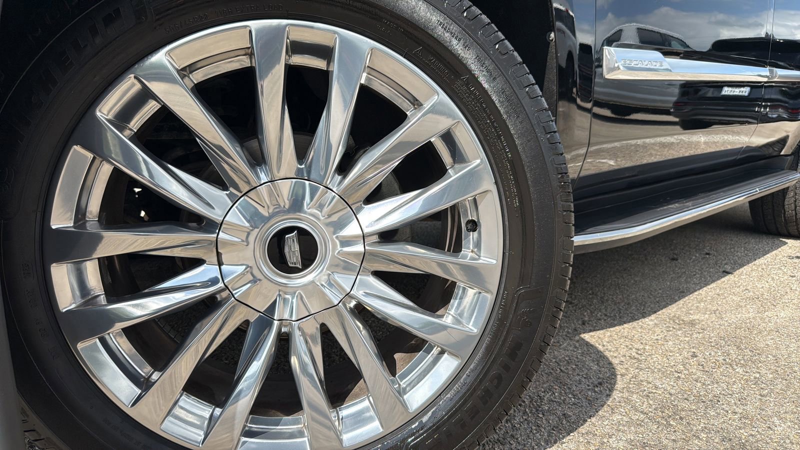 Used 2018 Cadillac Escalade Luxury RWD image 29