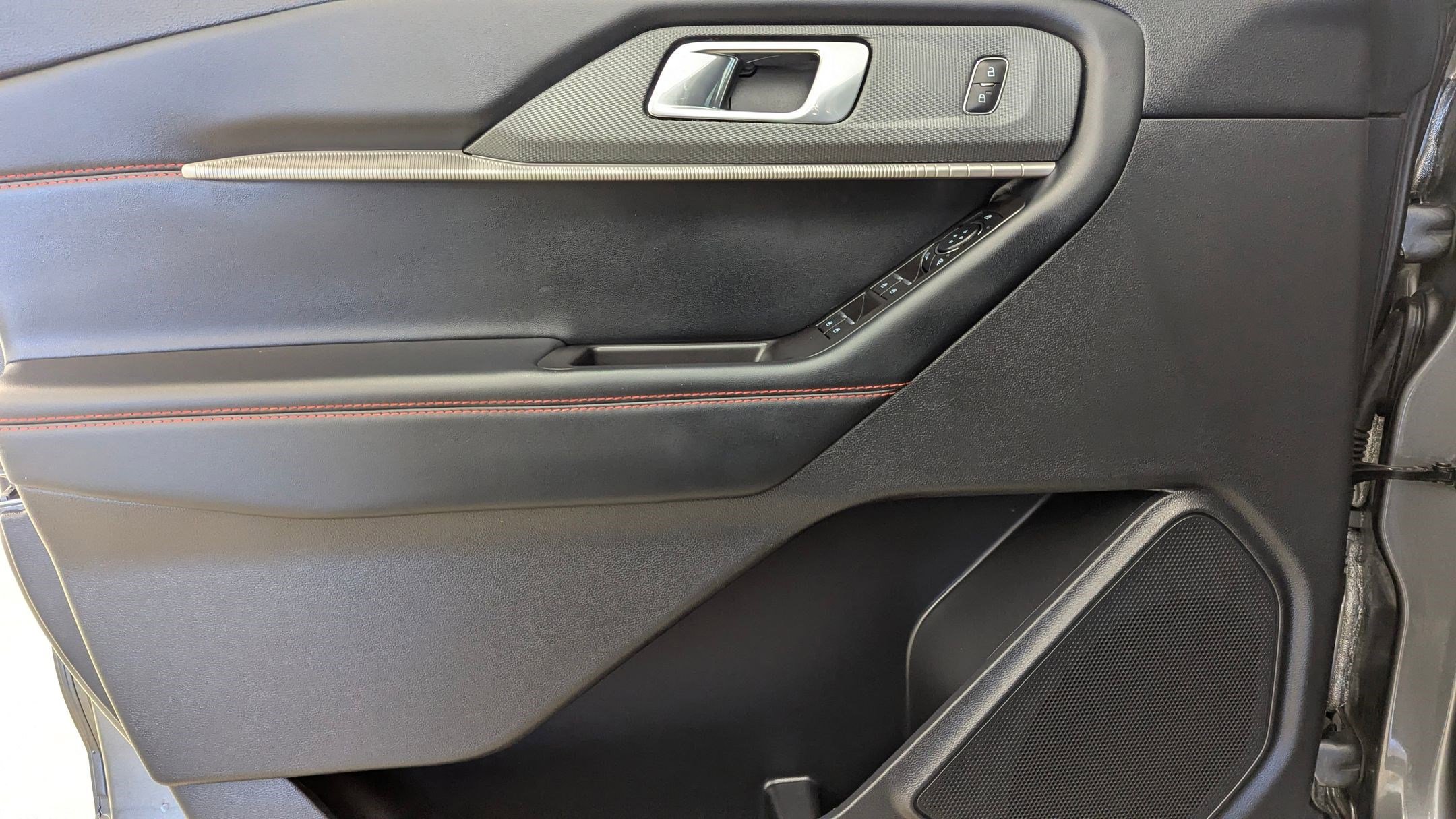 Certified 2025 Ford Explorer ST-Line w/ ST-Line Street Pack image 13